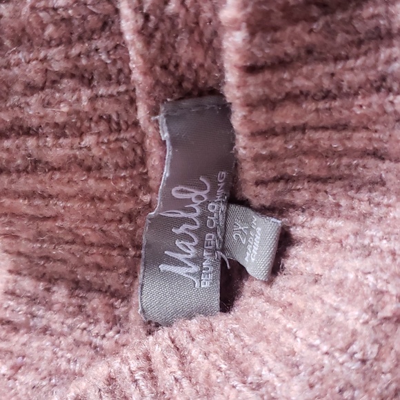 Plus size sweater - Picture 4 of 6